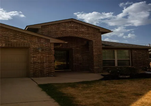 Photo 3 of Single family home for sale at 9705 Allie Hope Ln, Yukon, OK 73099 | MLS# 1249817 | Listing updated on 2026-09-20