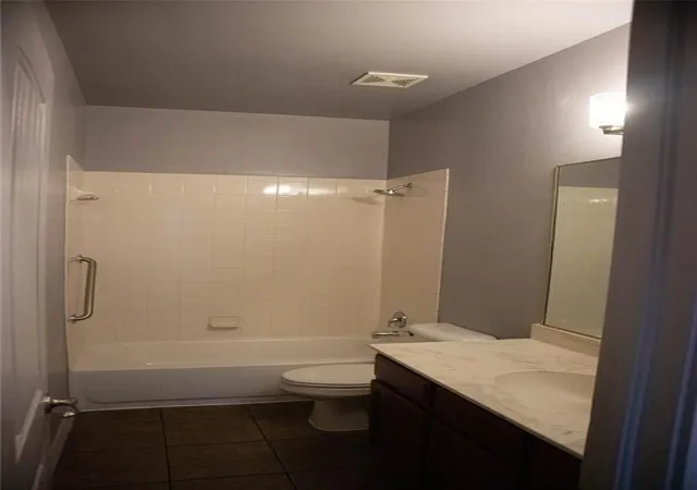 Photo 3 of Single family home for sale at 9705 Allie Hope Ln, Yukon, OK 73099 | MLS# 1249817 | Listing updated on 2026-09-20