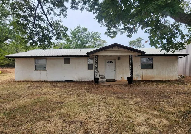 Single family home for sale at 30581 Parkwood Rd, McLoud, OK 74851 | MLS# 1249835