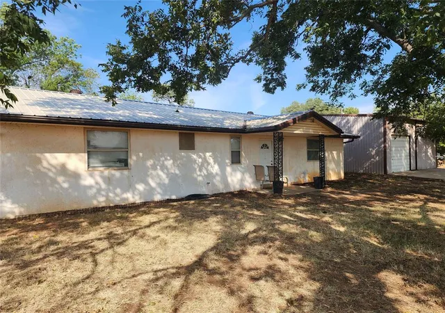 Photo 2 of Single family home for sale at 30581 Parkwood Rd, Mc Loud, OK 74851 | MLS# 1249835 | Listing updated on 2026-09-30