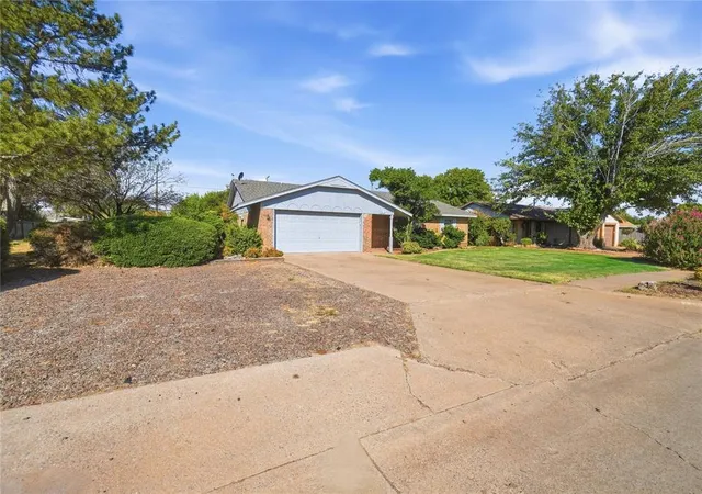 Photo 1 of Sale Pending at 2219 N Flamingo Ln, Altus, OK 73521 | MLS# 1249891 | Listing updated on 2026-09-28