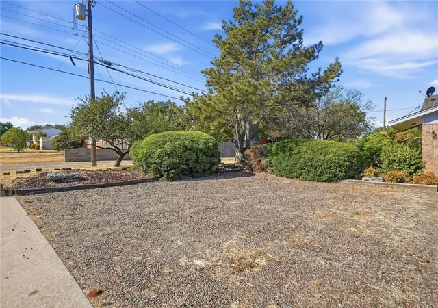 Photo 2 of Sale Pending at 2219 N Flamingo Ln, Altus, OK 73521 | MLS# 1249891 | Listing updated on 2026-09-28