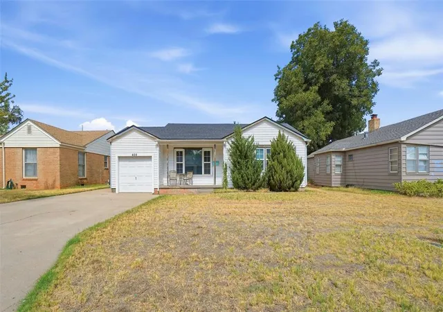 Photo 2 of Single family home for sale at 403 Eisenhower Ln, Elk City, OK 73644 | MLS# 1249897 | Listing updated on 2026-09-24