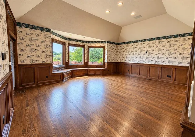 Photo 4 of Single family home for sale at 2422 Sunset Dr, Clinton, OK 73601 | MLS# 1249901 | Listing updated on 2026-10-02