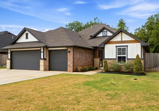 Single family home for sale at 2301 Creekview Dr, Moore, OK 73160 | MLS# 1249916