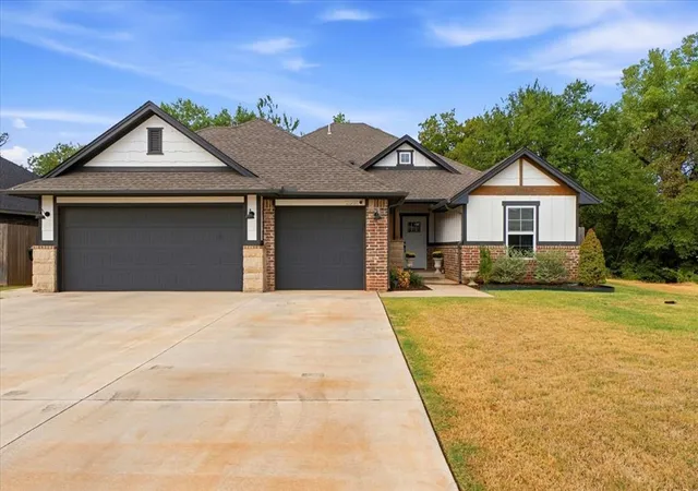 Photo 1 of Single family home for sale at 2301 Creekview Dr, Moore, OK 73160 | MLS# 1249916 | Listing updated on 2026-09-25