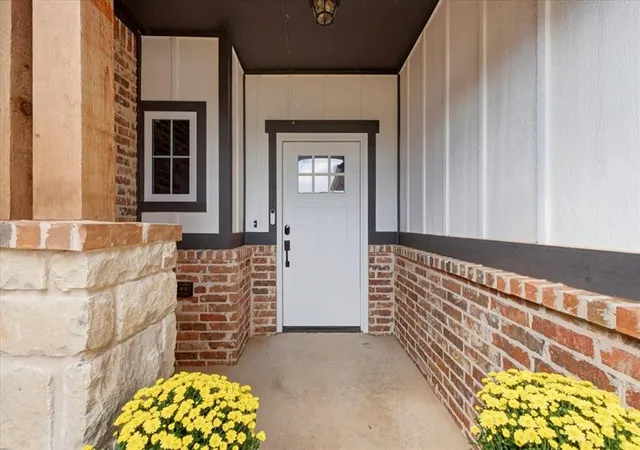 Photo 3 of Single family home for sale at 2301 Creekview Dr, Moore, OK 73160 | MLS# 1249916 | Listing updated on 2026-09-25