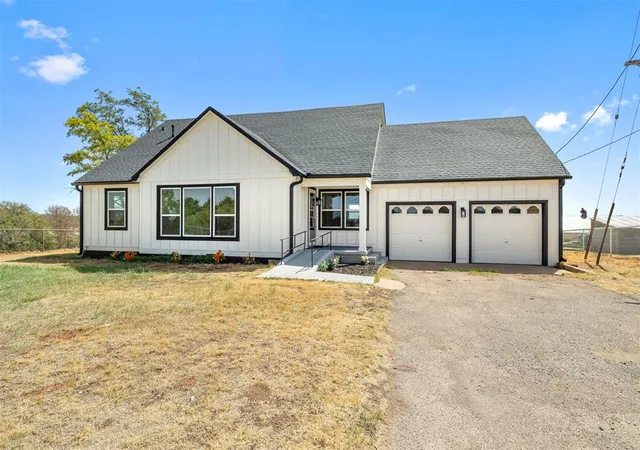 Photo 2 of Single family home for sale at 1601 Highway 62, Chickasha, OK 73018 | MLS# 1249921 | Listing updated on 2026-09-21