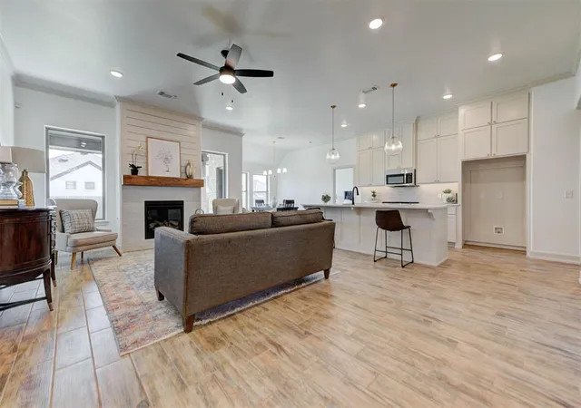 Photo 4 of Single family home for sale at 6100 Kinnick Dr, Edmond, OK 73034 | MLS# 1249925 | Listing updated on 2026-09-22