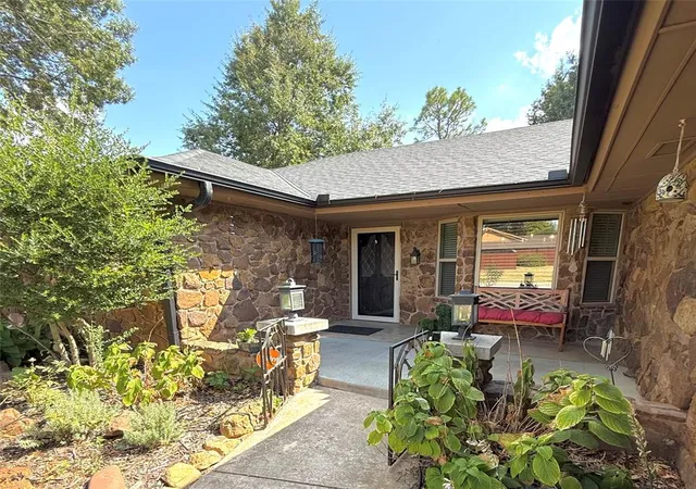Photo 3 of Single family home for sale at 3918 Brookhollow Rd, Norman, OK 73072 | MLS# 1249935 | Listing updated on 2026-09-21
