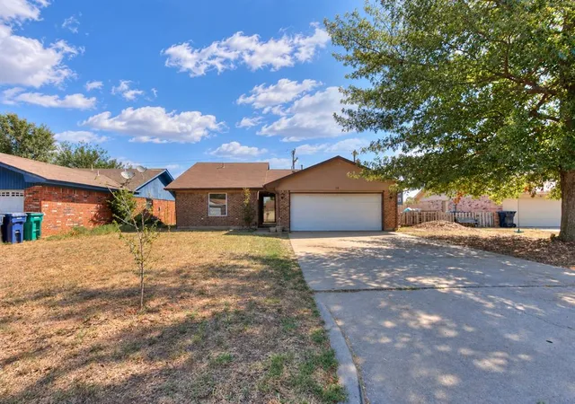 Photo 1 of Single family home for sale at 16 Bellgate Dr, Yukon, OK 73099 | MLS# 1249937 | Listing updated on 2026-09-25