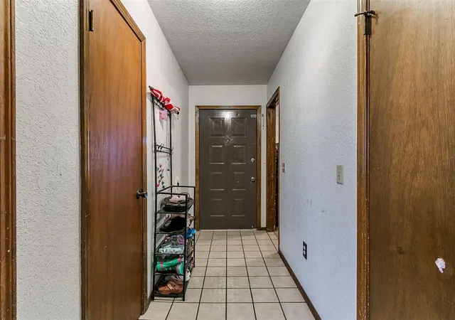 Photo 3 of Single family home for sale at 16 Bellgate Dr, Yukon, OK 73099 | MLS# 1249937 | Listing updated on 2026-09-25