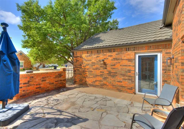 Photo 3 of Sale Pending at 11811 Springhollow Rd, Oklahoma City, OK 73120 | MLS# 1249938 | Listing updated on 2026-10-07