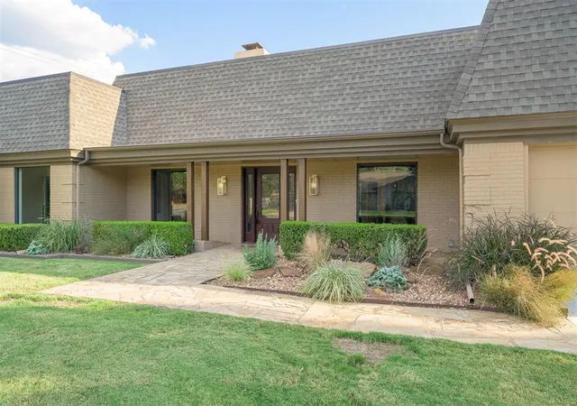 Photo 2 of Single family home for sale at 2900 Drakestone Ave, Oklahoma City, OK 73120 | MLS# 1249968 | Listing updated on 2026-10-08
