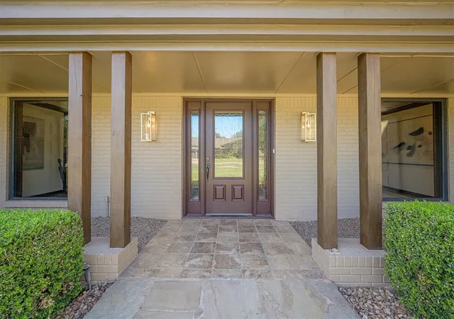 Photo 3 of Single family home for sale at 2900 Drakestone Ave, Oklahoma City, OK 73120 | MLS# 1249968 | Listing updated on 2026-10-08