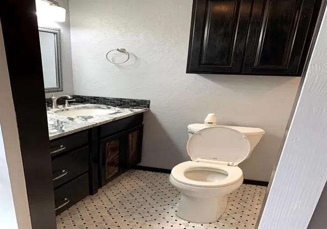 Photo 4 of Sale Pending at 13205 Eastvalley Rd, Oklahoma City, OK 73170 | MLS# 1249971 | Listing updated on 2026-10-02