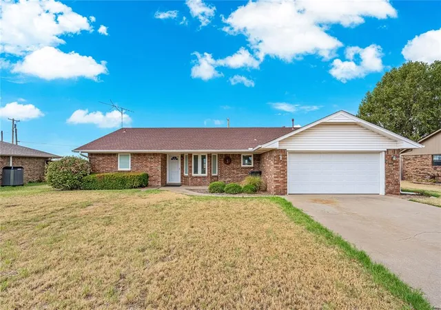 Photo 1 of Sale Pending at 805 Villa Dr, Watonga, OK 73772 | MLS# 1249974 | Listing updated on 2026-10-07