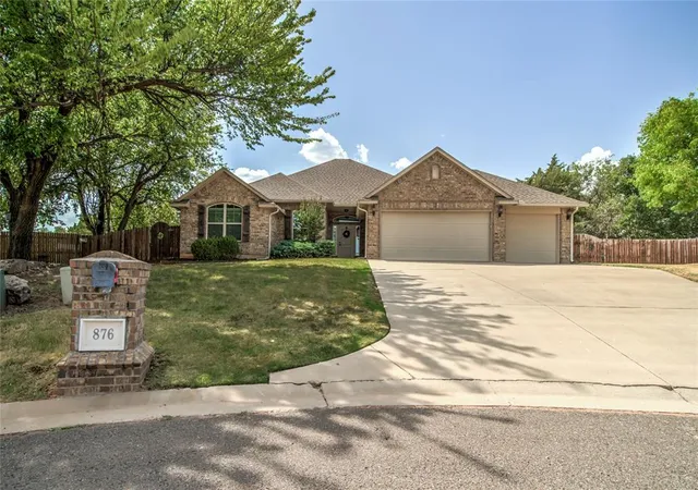Photo 1 of Single family home for sale at 876 Crooked Oak Cir, Guthrie, OK 73044 | MLS# 1249976 | Listing updated on 2026-10-20