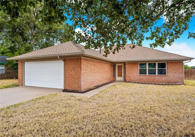 Photo 1 of Sale Pending at 611 S Leach Ave, Watonga, OK 73772 | MLS# 1249977 | Listing updated on 2026-10-15