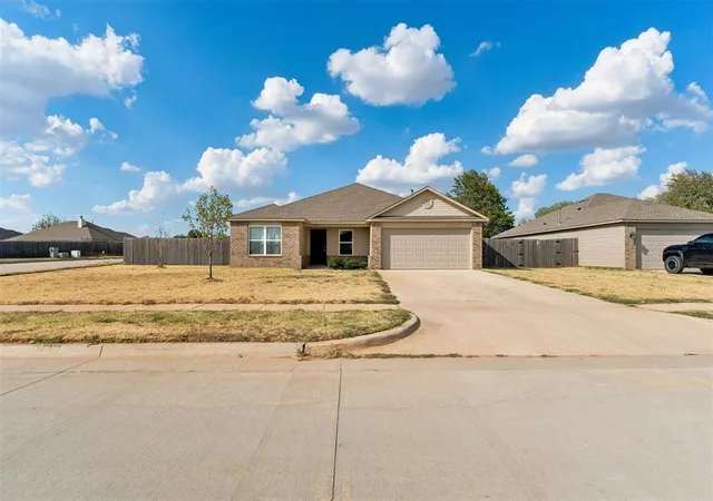 Photo 2 of Sale Pending at 637 W Ava Dr, Mustang, OK 73064 | MLS# 1249978 | Listing updated on 2026-09-25