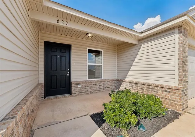 Photo 4 of Sale Pending at 637 W Ava Dr, Mustang, OK 73064 | MLS# 1249978 | Listing updated on 2026-09-25
