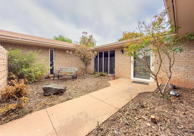 Photo 2 of Sale Pending at 1109 Sherwood Rd, Clinton, OK 73601 | MLS# 1249988 | Listing updated on 2026-09-29