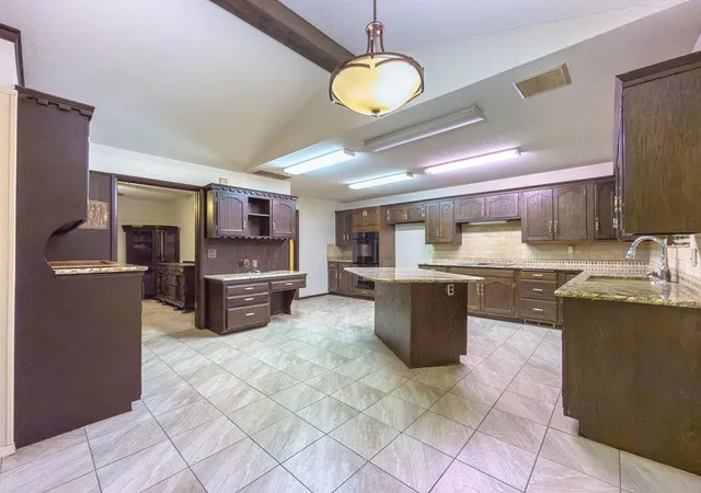 Photo 3 of Sale Pending at 1109 Sherwood Rd, Clinton, OK 73601 | MLS# 1249988 | Listing updated on 2026-09-29