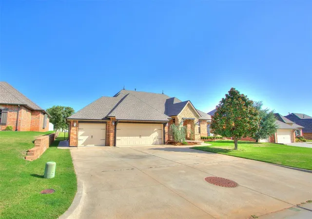 Photo 2 of Single family home for sale at 12607 Forest Oaks Dr, Choctaw, OK 73020 | MLS# 1249994 | Listing updated on 2026-09-20