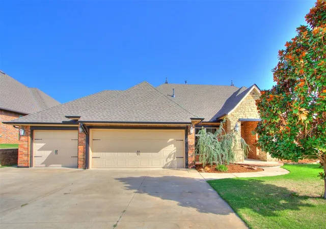 Photo 3 of Single family home for sale at 12607 Forest Oaks Dr, Choctaw, OK 73020 | MLS# 1249994 | Listing updated on 2026-09-20