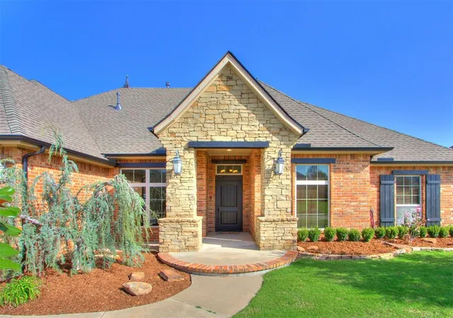 Photo 4 of Single family home for sale at 12607 Forest Oaks Dr, Choctaw, OK 73020 | MLS# 1249994 | Listing updated on 2026-09-20