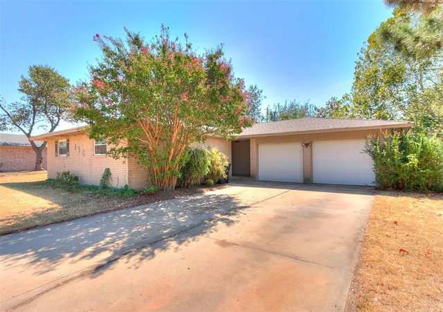 Photo 2 of Sale Pending at 136 Sw 5th Street, Moore, OK 73160 | MLS# 1250005 | Listing updated on 2026-09-28