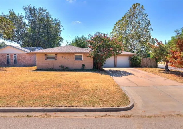 Photo 3 of Sale Pending at 136 Sw 5th Street, Moore, OK 73160 | MLS# 1250005 | Listing updated on 2026-09-28