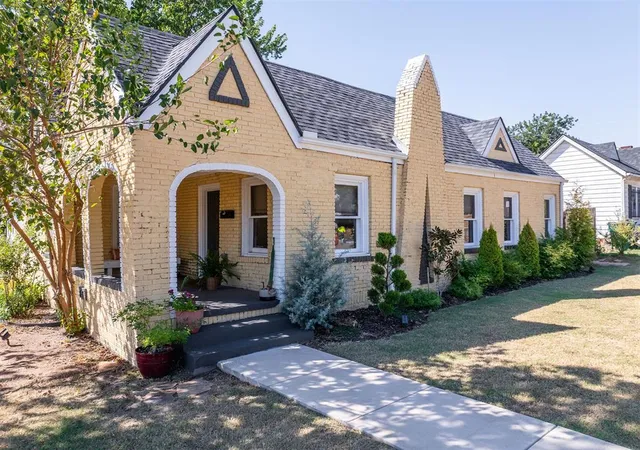 Photo 1 of Sale Pending at 1000 Nw 33rd Street, Oklahoma City, OK 73118 | MLS# 1250020 | Listing updated on 2026-10-12