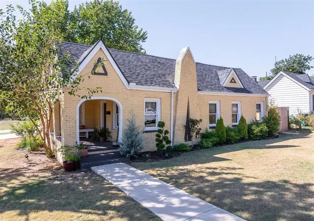 Photo 3 of Sale Pending at 1000 Nw 33rd Street, Oklahoma City, OK 73118 | MLS# 1250020 | Listing updated on 2026-10-12