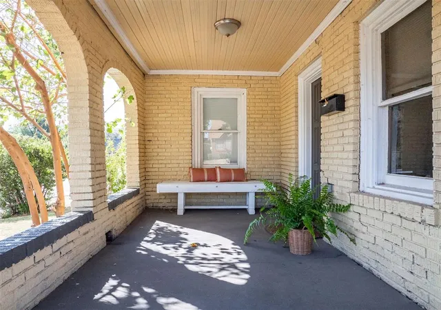 Photo 3 of Sale Pending at 1000 NW 33rd Street, Oklahoma City, OK 73118 | MLS# 1250020 | Listing updated on 2026-10-12