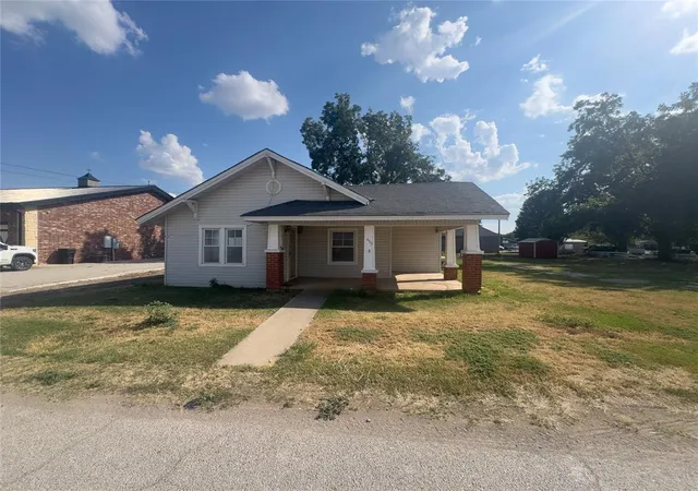 Single family home for sale at 413 Main St, Maysville, OK 73057 | MLS# 1250021