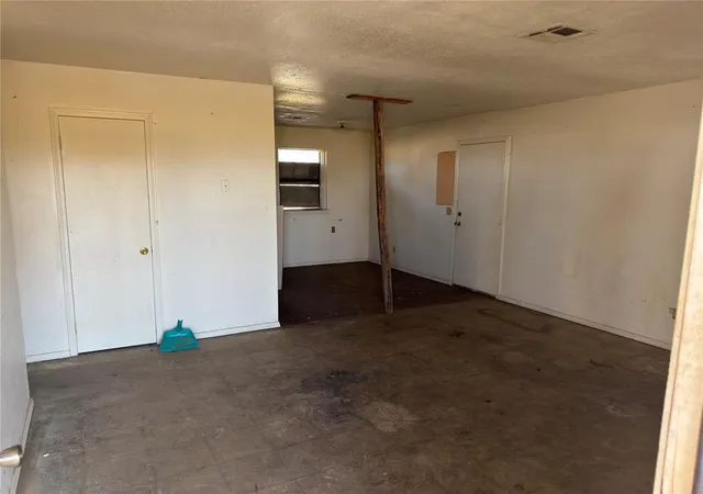 Photo 3 of Single family home for sale at 400 SE 3rd Street, Geary, OK 73040 | MLS# 1250034 | Listing updated on 2026-10-08