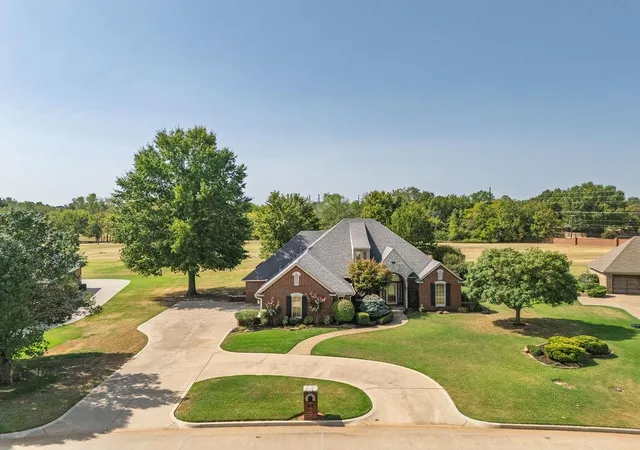 Photo 2 of Single family home for sale at 1112 Troon Cir, Shawnee, OK 74801 | MLS# 1250035 | Listing updated on 2026-09-20
