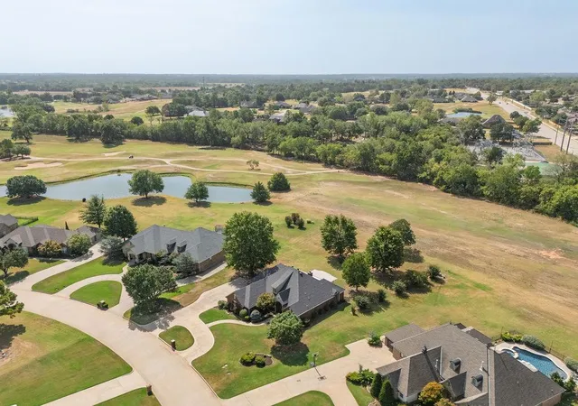 Photo 3 of Single family home for sale at 1112 Troon Cir, Shawnee, OK 74801 | MLS# 1250035 | Listing updated on 2026-09-20