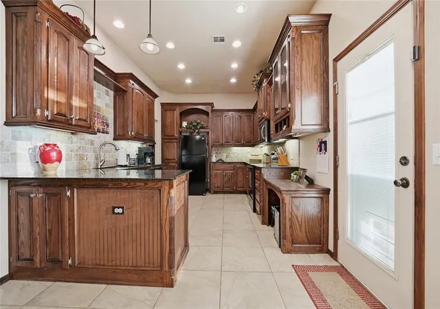 Photo 4 of Single family home for sale at 4220 Kensington Dr, Moore, OK 73160 | MLS# 1250039 | Listing updated on 2026-09-23