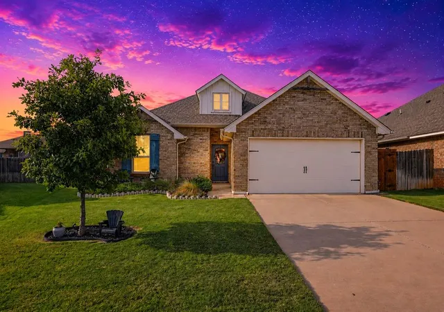 Photo 1 of Single family home for sale at 1005 Ne 33rd Terrace, Moore, OK 73160 | MLS# 1250043 | Listing updated on 2026-09-23