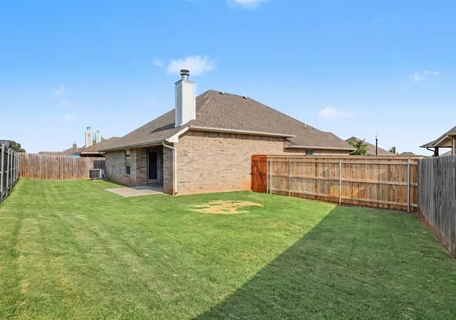 Photo 2 of Single family home for sale at 1005 Ne 33rd Terrace, Moore, OK 73160 | MLS# 1250043 | Listing updated on 2026-09-23