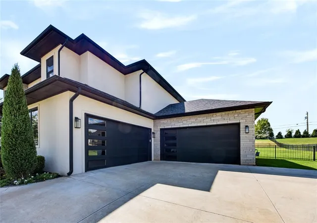 Photo 3 of Single family home for sale at 21485 S Sawtooth Cir, Edmond, OK 73012 | MLS# 1250044 | Listing updated on 2026-09-20