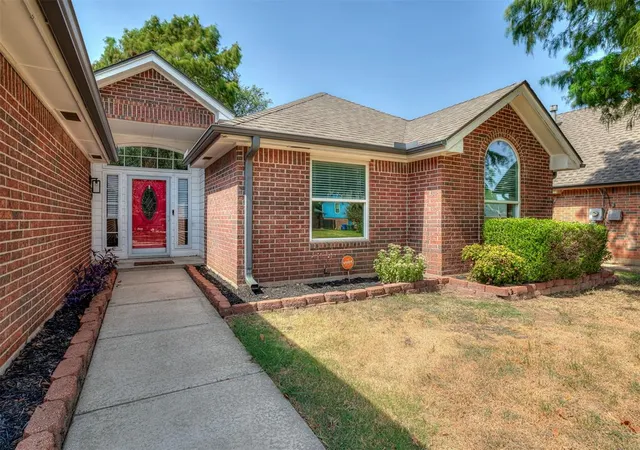 Photo 2 of Single family home for sale at 1604 Oriole Dr, Norman, OK 73071 | MLS# 1250045 | Listing updated on 2026-10-07