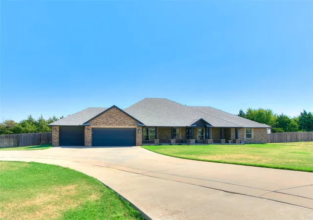 Photo 2 of Single family home for sale at 4500 Hillside Ln, Edmond, OK 73025 | MLS# 1250055 | Listing updated on 2026-10-11
