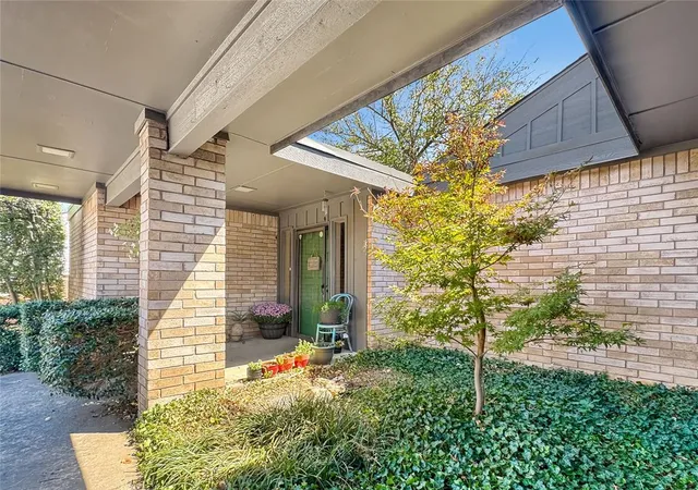 Photo 1 of Single family home for sale at 2302 Lindenwood Ln, Norman, OK 73071 | MLS# 1250060 | Listing updated on 2026-09-21