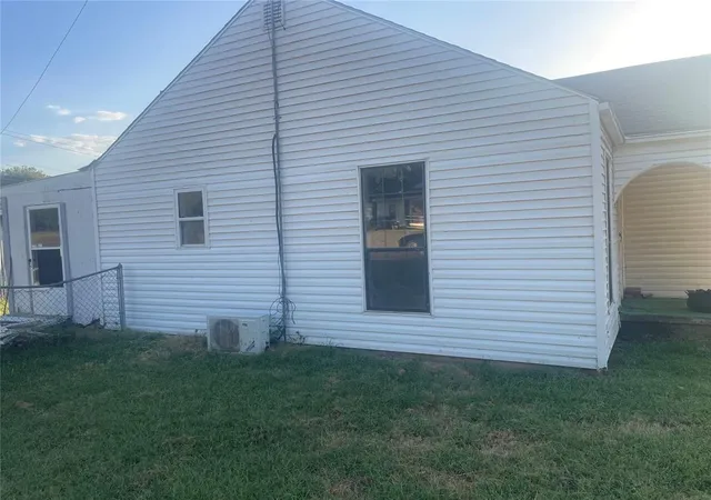 Photo 1 of Single family home for sale at 230 E Broadway St, Lexington, OK 73051 | MLS# 1250061 | Listing updated on 2026-09-20