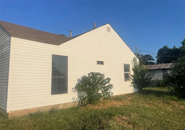 Photo 2 of Single family home for sale at 230 E Broadway St, Lexington, OK 73051 | MLS# 1250061 | Listing updated on 2026-09-20