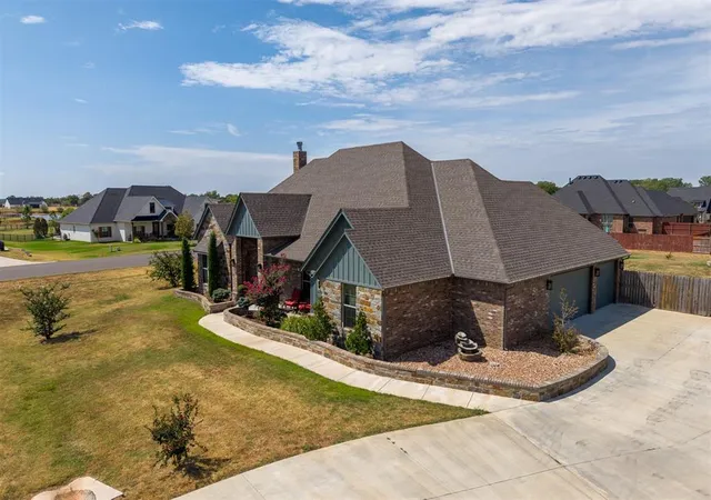 Photo 3 of Single family home for sale at 995 Bivium Cir, Newcastle, OK 73065 | MLS# 1250073 | Listing updated on 2026-10-05