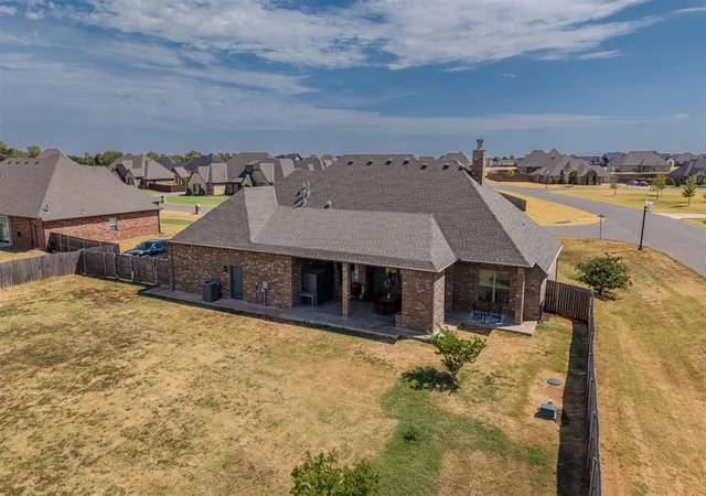Photo 4 of Single family home for sale at 995 Bivium Cir, Newcastle, OK 73065 | MLS# 1250073 | Listing updated on 2026-10-05